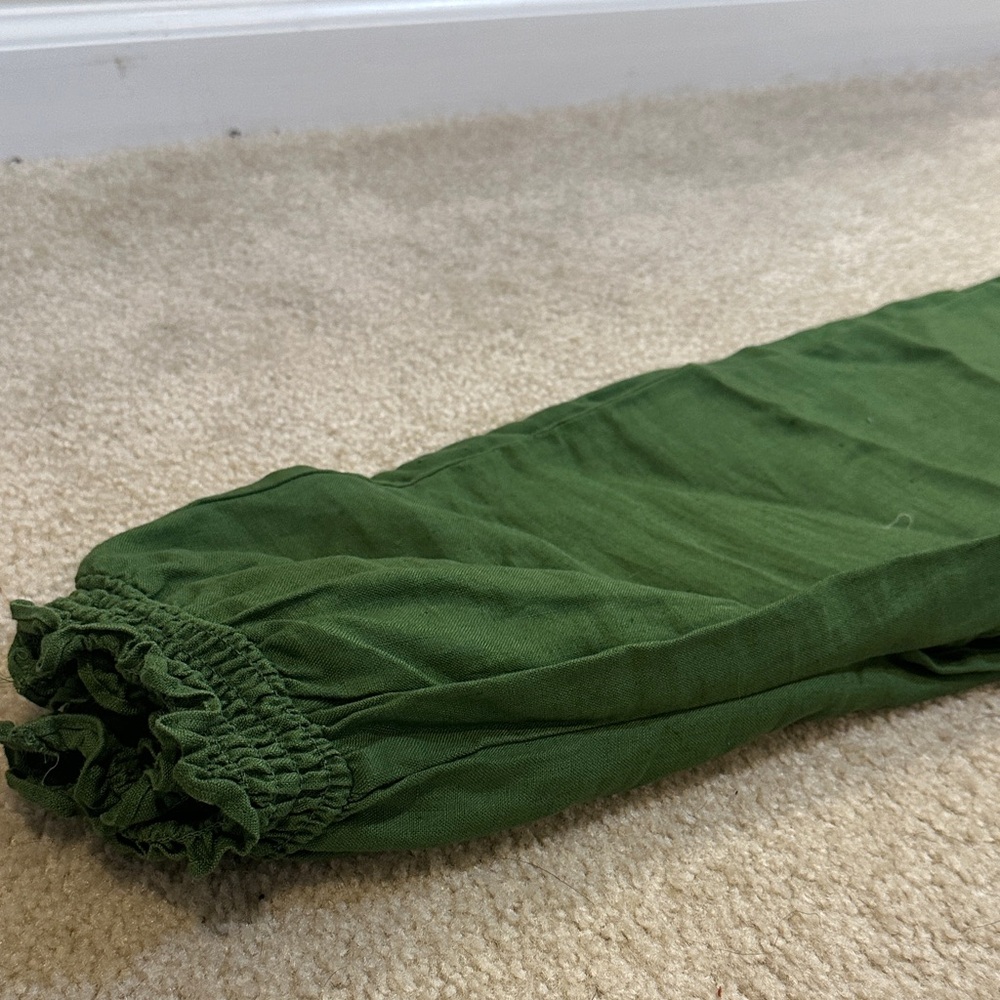 Vera linen two piece set from reformation in Palm green! - Picture 9 of 10